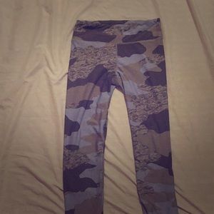 Camo leggings/workout pants